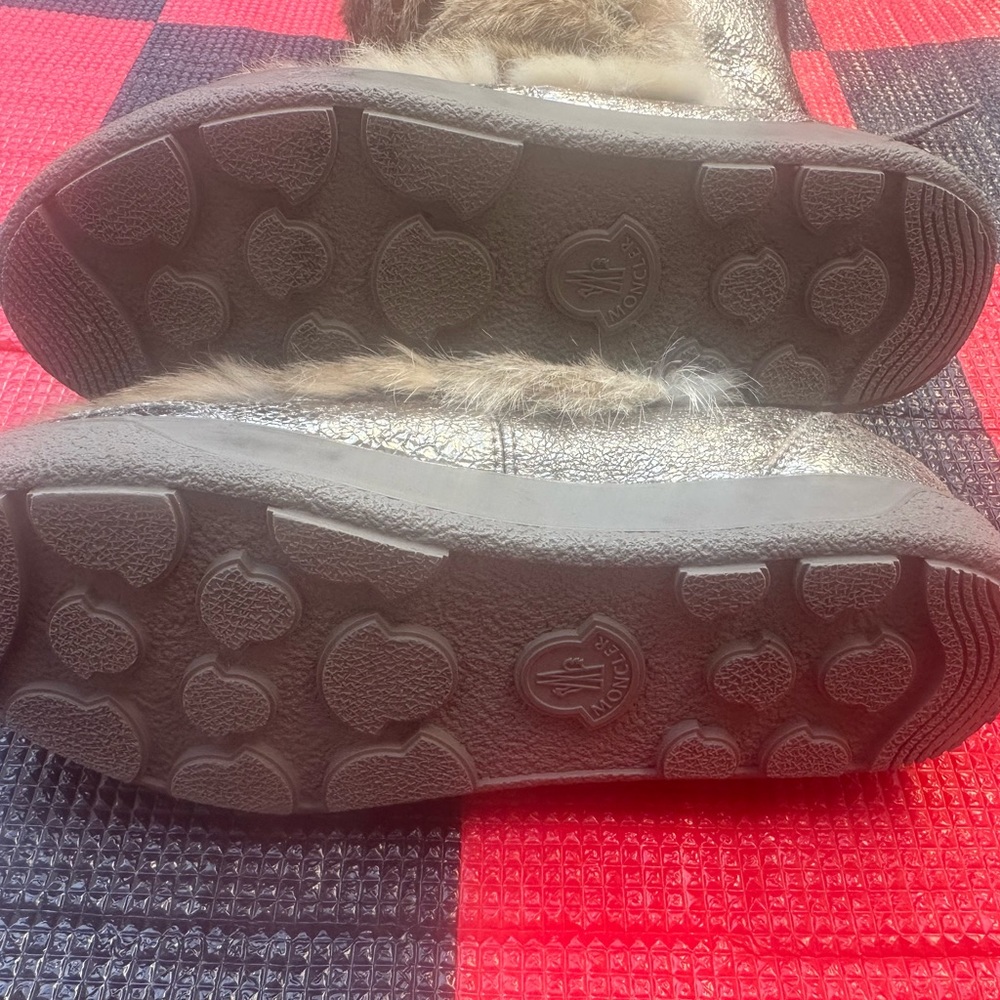 MONCLER Laced up Fur Boots in Gold size 6 (EU 36)
Made in Italy B17 - Picture 9 of 15